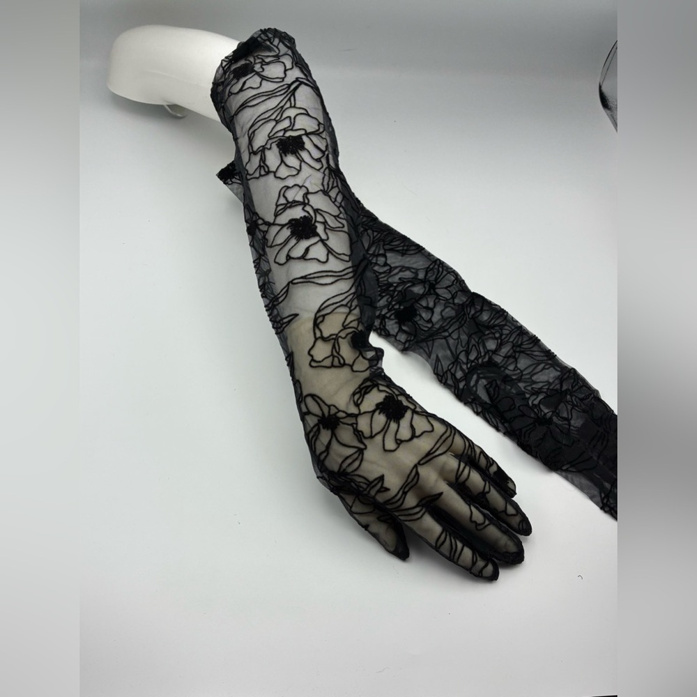 NWT. Zara Black Long Tulle Gloves. Size M.